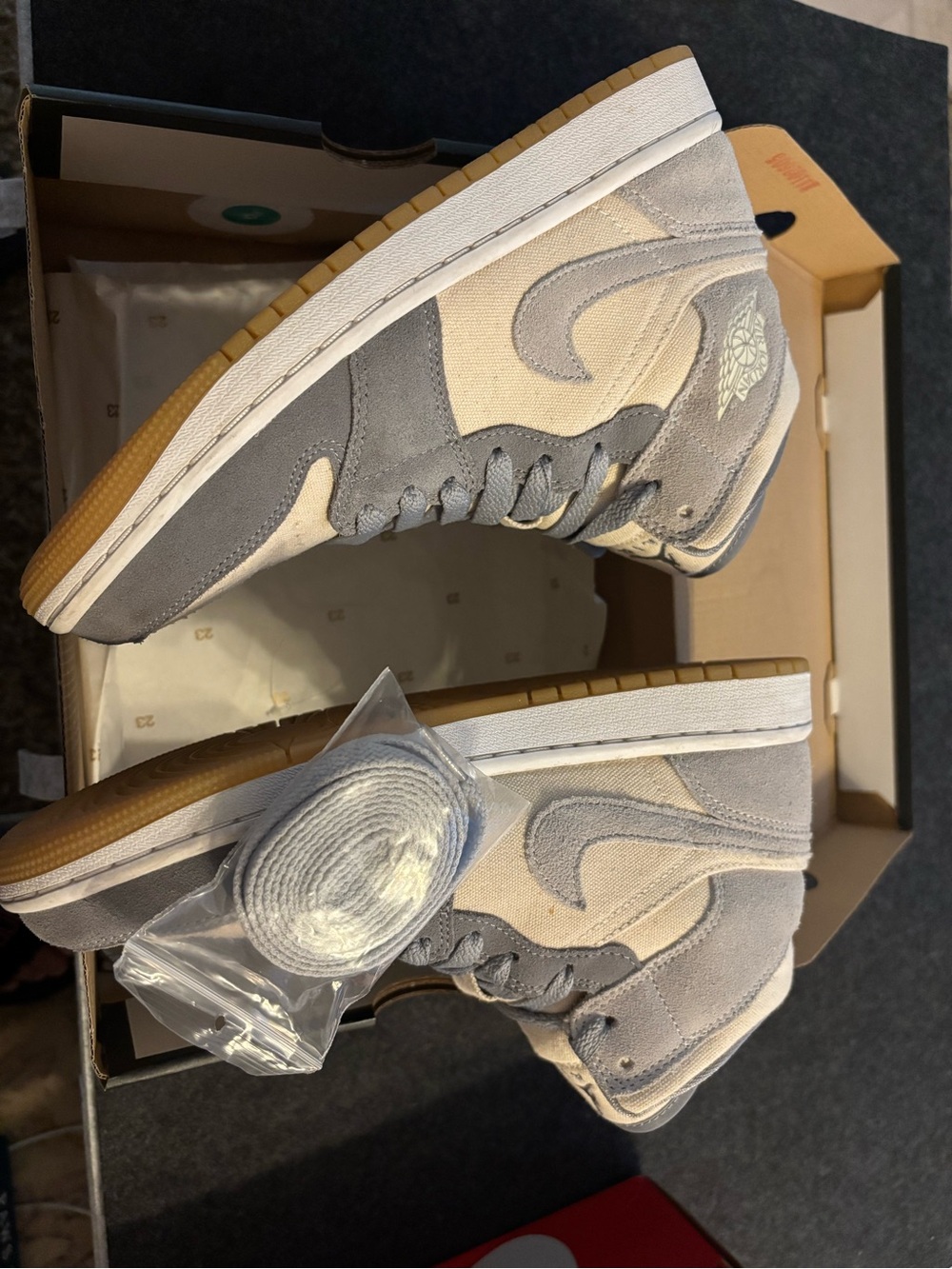 Air Jordan 1 Mid SE Men’s Sneakers in Particle Beige & Grey - Picture 5 of 7